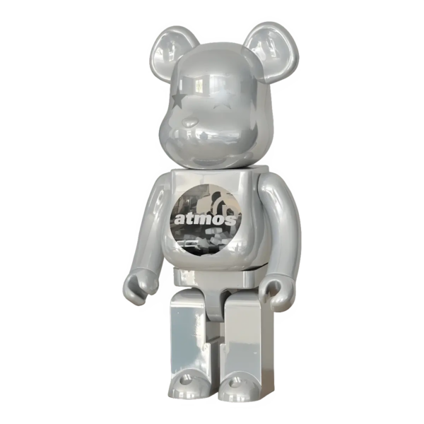 Bearbrick atmos White Chrome Version 1000% schräg