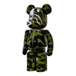 Bearbrick mastermind × A Bathing Ape Green 200% schräg