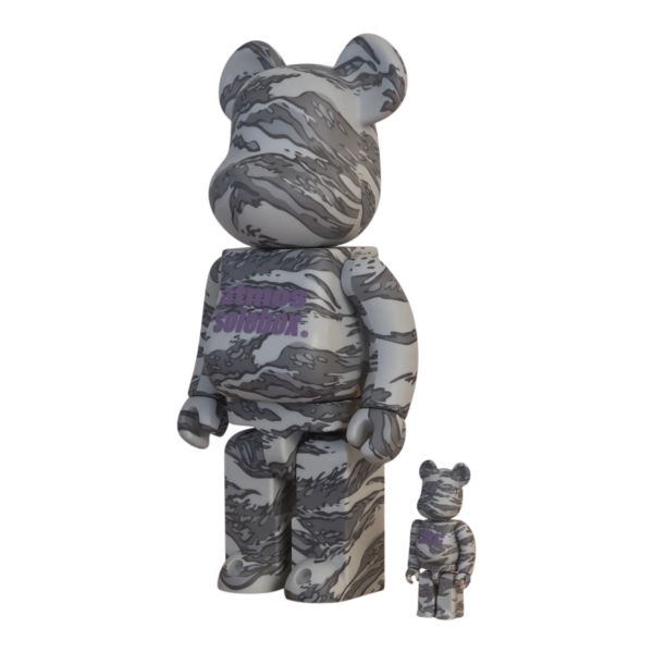 Bearbrick atmos × solebox 100%+400% schräg