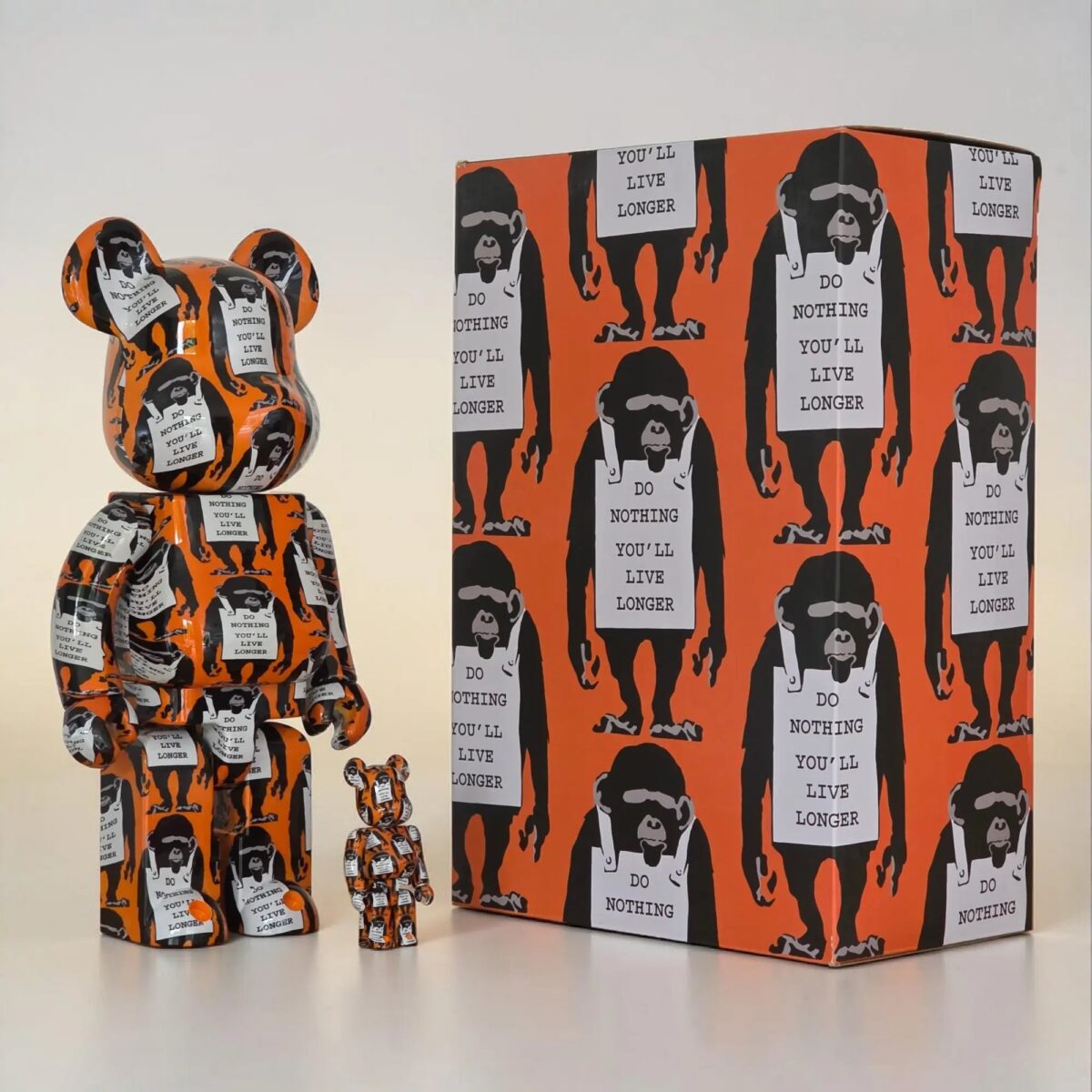 Bearbrick Brandalism "Monkey Sign" 100%+400% mit Verpackung