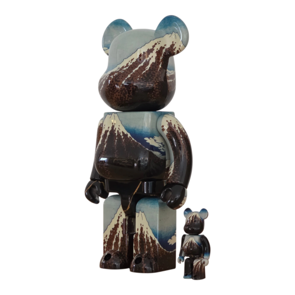 Bearbrick Katsushika Hokusai "Rainstorm Beneath the Summit" 100%+400% schräg