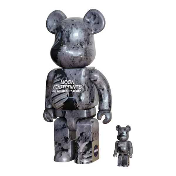 Bearbrick Moon Footprints [Apollo 11] 100%+400% schräg