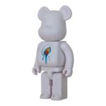 Bearbrick Nujabes Hydeout Logo 400% schräg