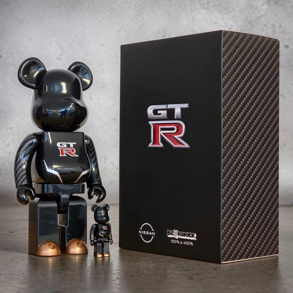 Bearbrick Nissan GT-R 100%+400% mit Verpackung