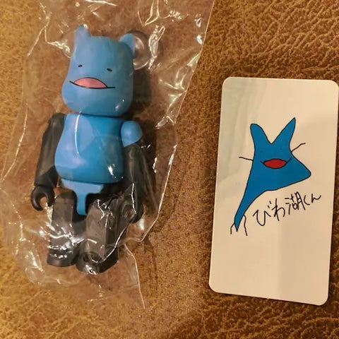 BE@RBRICK Series 50 Biwakuo-kun Secret-Figur - Niedliches blaues Maskottchen als Hommage an Lake Biwa, Japans größten Süßwassersee